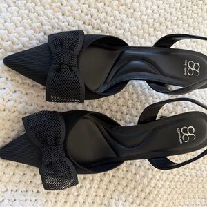 Giorgio Brutini Black Pointed Toe Slingback Heels with Mesh Bow